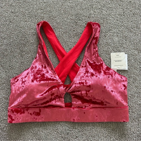NWT Fabletics Oasis Crushed Velour Twist Sports Bra Strawberry Red XXL - Picture 1 of 5